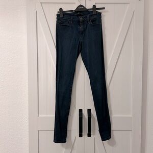 Gently worn Joe’s skinny jeans